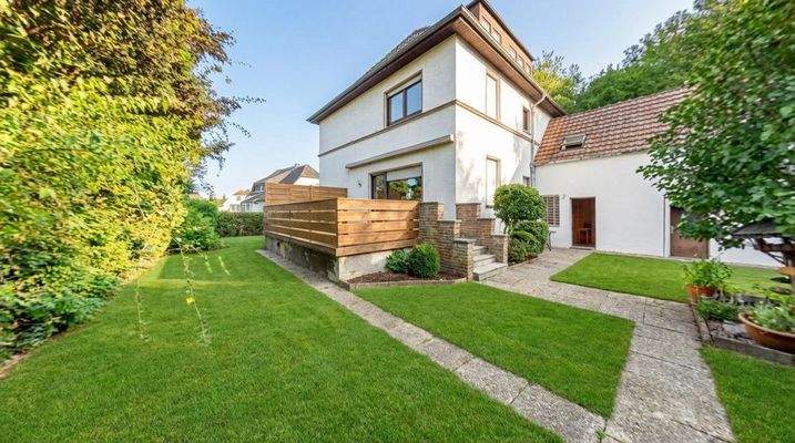 Mehrfamilienhaus Gartenansicht