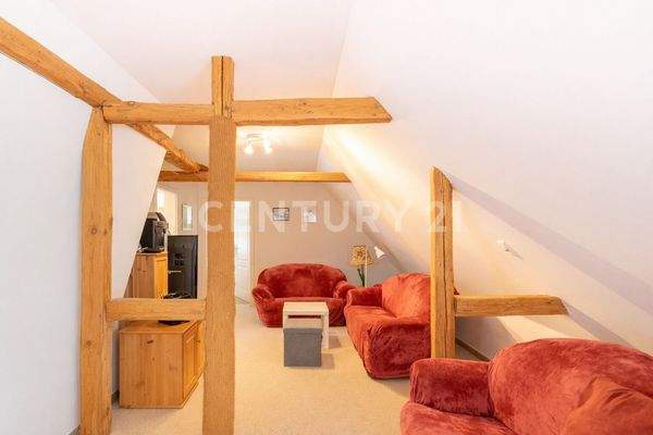 Gemütliches Wohnzimmer im Dachgeschoss