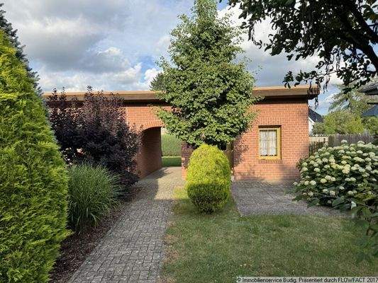 Nebengebäude - Durchgang zum Garten und Gästezimmer