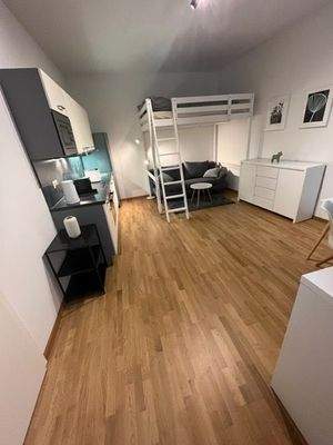 Wohnraum Blick zum Schlafbereich