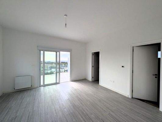 OG Schlafzimmer mit Badezimmer Begehbarer Kleiderschrank