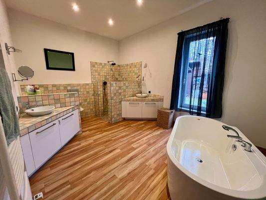 Badezimmer im Erdgeschoss