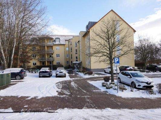  STELLPLÄTZE (auch Besucher-SP) / INNENHOF