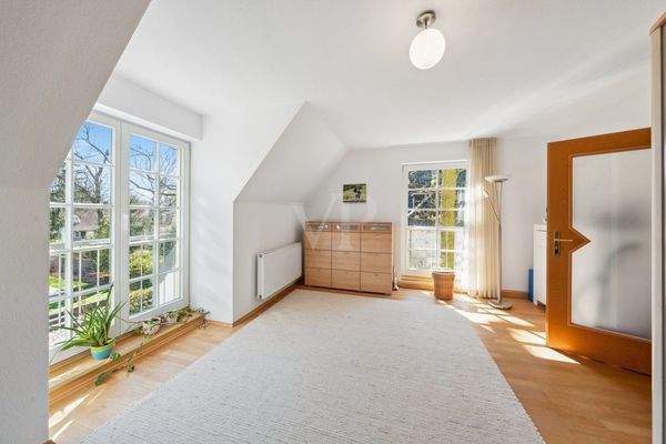 Zimmer 5 mit Aufgang zum Studio