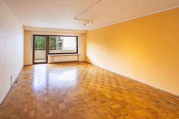 Wohnzimmer mit Zugang Balkon