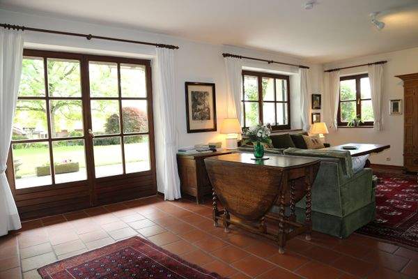 Wohnraum mit Terrasse