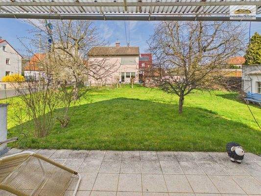 Blick ins Grundstück – ideale Struktur für Erweiterung oder Neubau