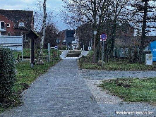 Blick vom Strand zum Deich
