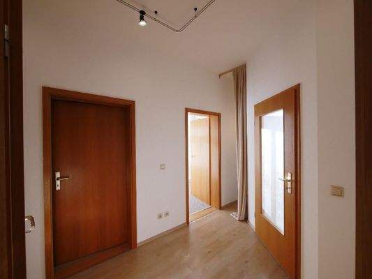  FLUR - links Schlafzimmertür