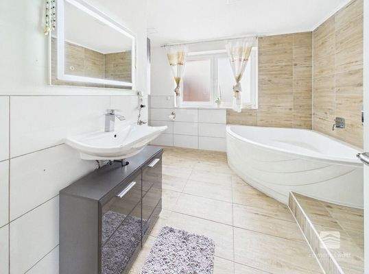 WE2: Badezimmer (KI)