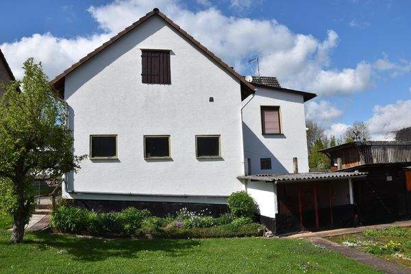 Hausrückseite und Garten