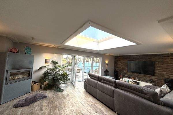 Wohnbereich mit Zugang zur Terrasse