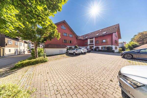 Kundenparkplätze im Freien.jpg