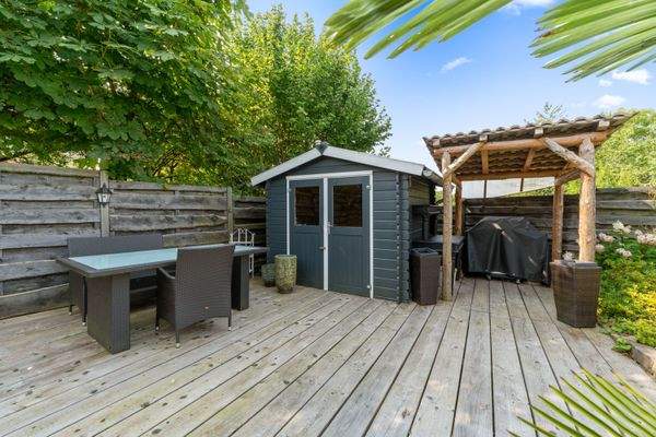 Gartenhaus mit Terrasse