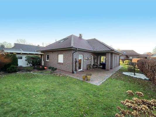 Garten mit Blick zum Haus