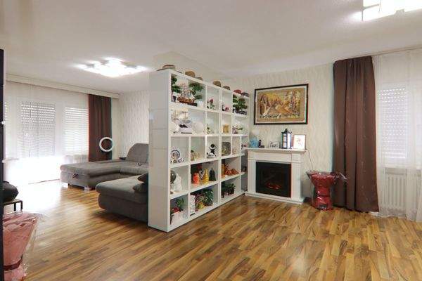 Wohn- und Essbreich Bild 2