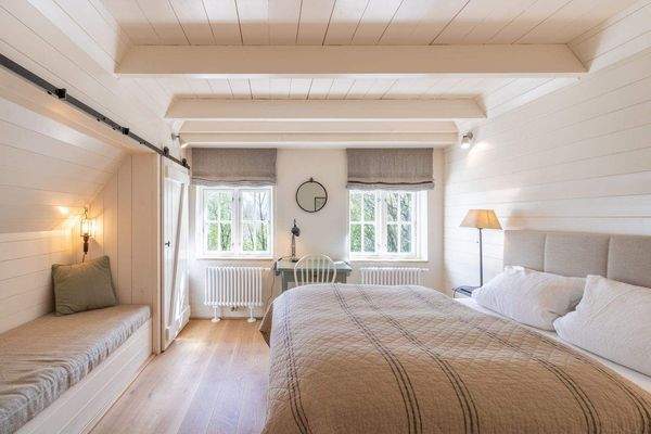 Schlafzimmer mit Alkoven