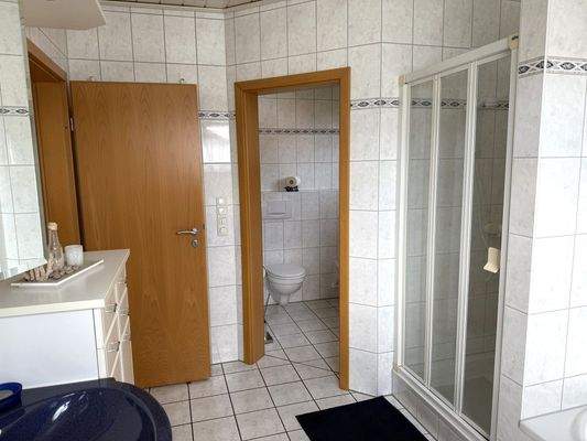 Wannenbad mir sep. Dusche