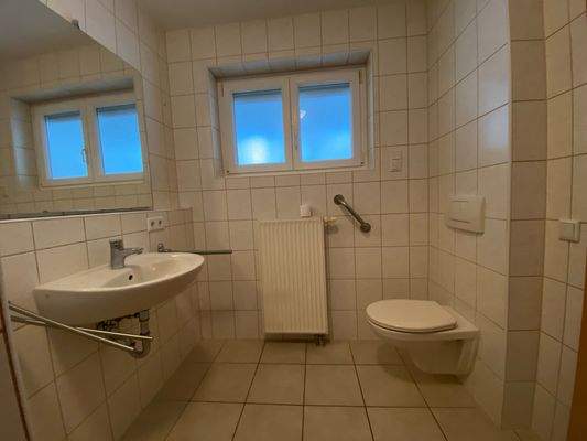 Badezimmer mit Dusche