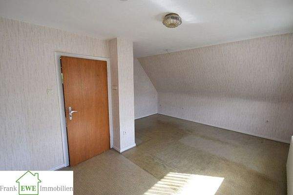 Kinderzimmer 1; Einfamilienhaus mit Garage zum Kauf in Düsseldorf Urdenbach, Frank Ewe Immoblienmakler Düsseldorf