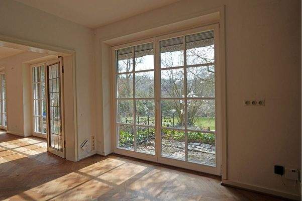 Arbeitszimmer neben dem Wohnzimmer