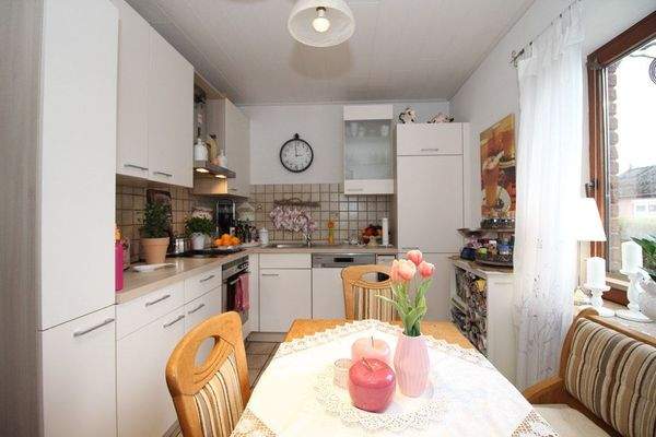 Küche mit Einbauküche