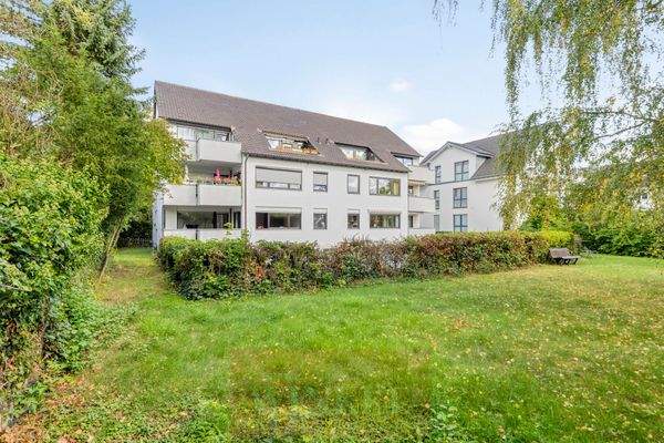 Hausrückansicht vom Gemeinschaftsgarten aus 