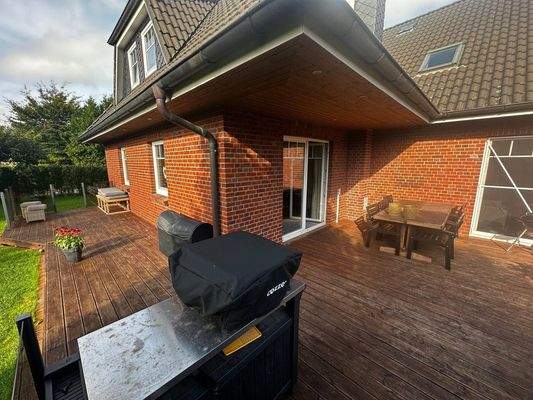 Großzügige Terrasse mit viel P