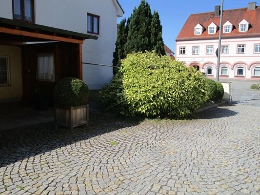 Garten mit zusätzlichen Stellplätzen