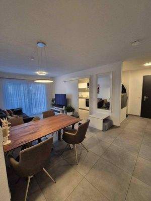 10_Will_W5_Wohnzimmer_Esszimmer_Eingangsbereich.jp