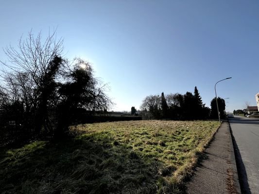 Großes Baugrundstück