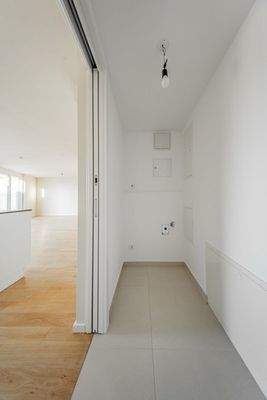 Abstellraum mit Waschmaschinenanschluss