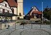 3. Der Dorfplatz vor dem Anwesen.jpeg