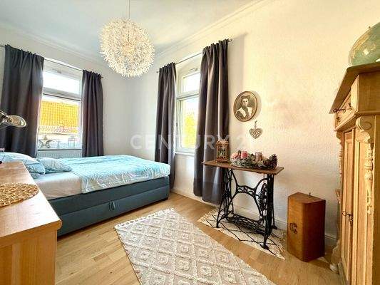 Lichtdurchflutetes Schlafzimmer