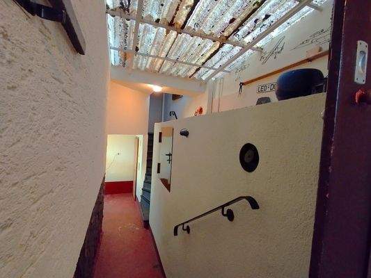 Überdachter Übergang zur Einliegerwohung