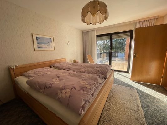 Schlafzimmer mit Terrassenzugang EG
