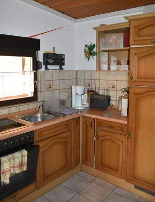 Küche mit EBK und Fenster