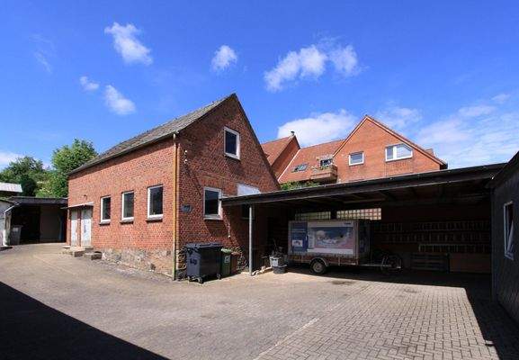 Steinschuppen mit Werkstatt