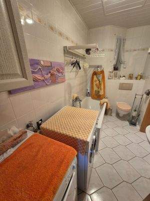 KG Einliegerwohnung: Bad mit Wanne