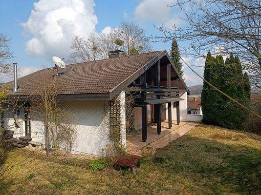 renovierungsbedürftiges Wohnhaus mit Einliegerwohnung und Garage