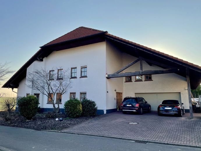 Luxuriöses Einfamilienhaus mit Einliegerwohnung im Grünen