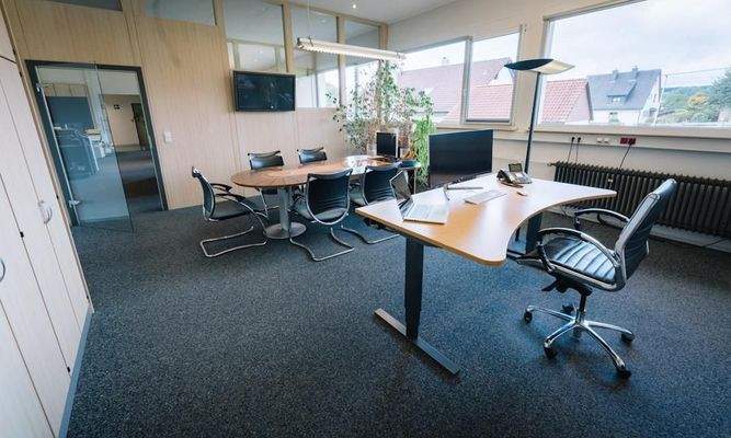 Chefbüro + Besprechung