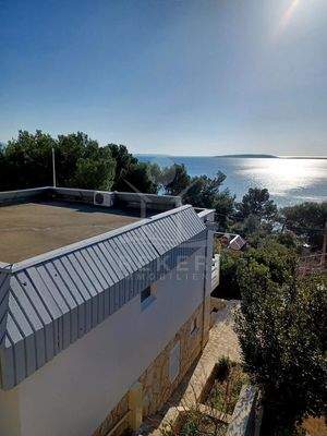 Perfektes Einfamilienhaus mit 2 Einheiten in Hanglage