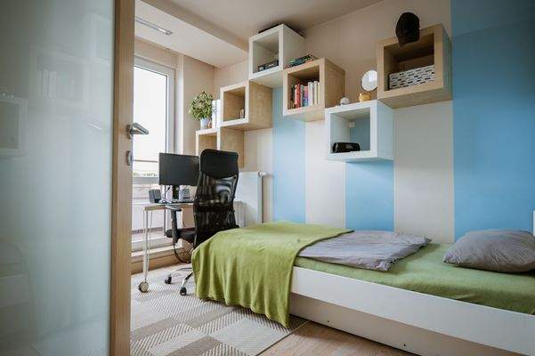 16. Ein Gästezimmer oder Büroarbeitsplatz.jpeg