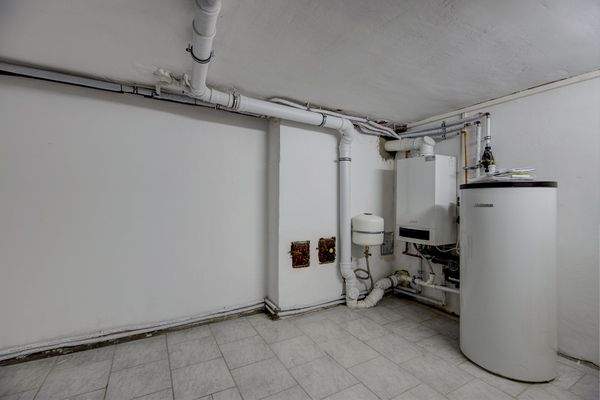Heizungsraum / Anschlussraum im Keller