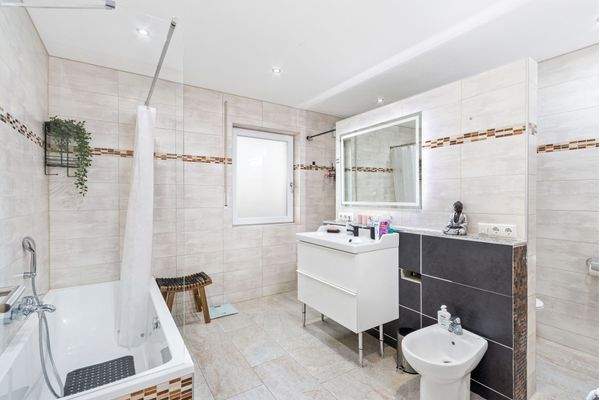 Großes Tageslichtvollbad