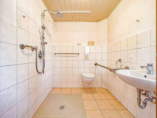 behindertengerechtes Bad im EG