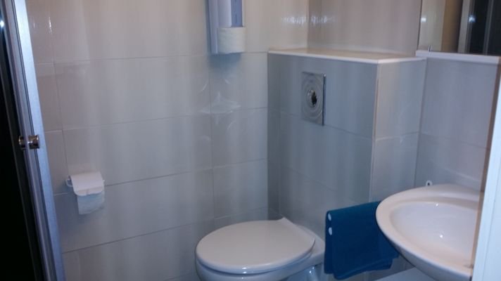 neues Bad mit Dusche und WC