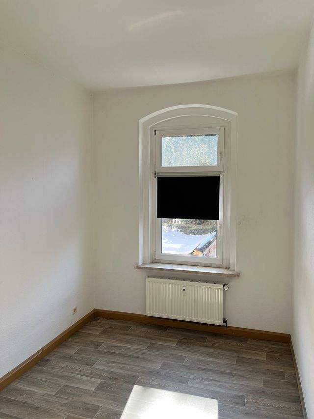 Bezahlbare 2-Raum-Wohnung – zentrale Lage in Crimmitschau - Photo 4