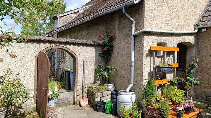 Terrasse mit Zugang zum Hinterhof